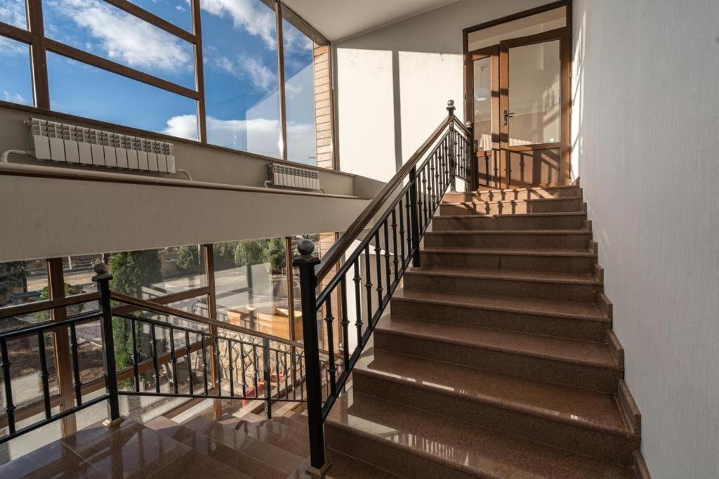 Muras Hotel Каракол Екстер'єр фото