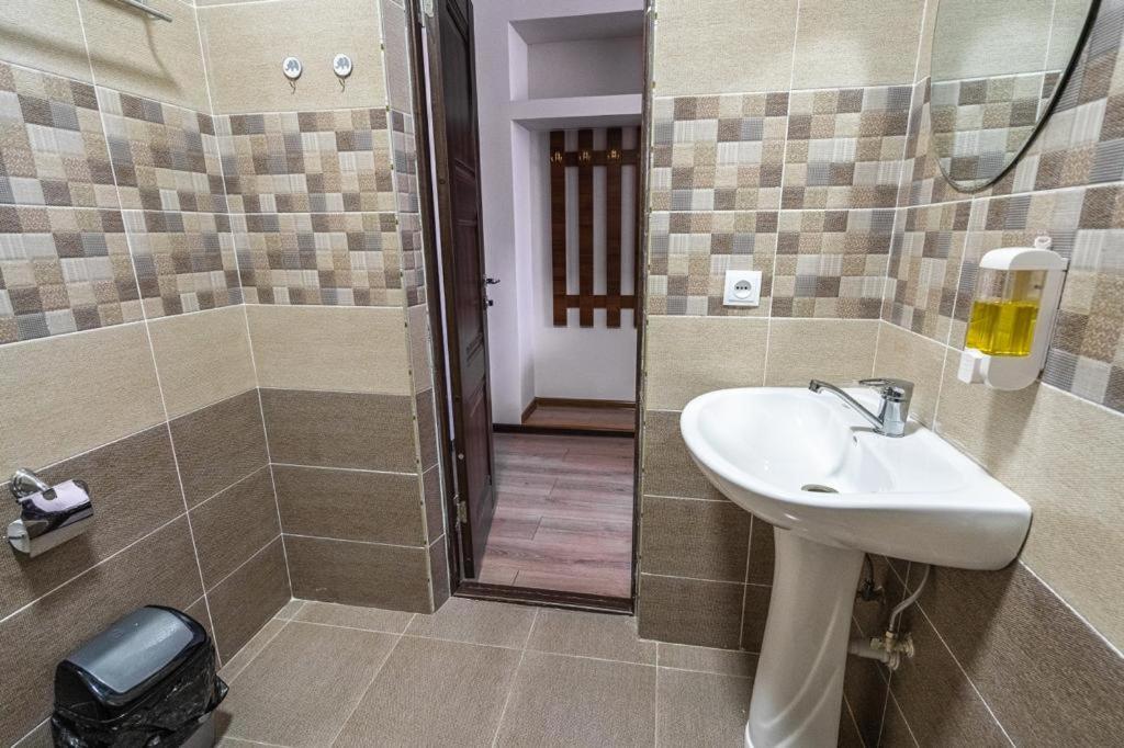 Muras Hotel Каракол Екстер'єр фото