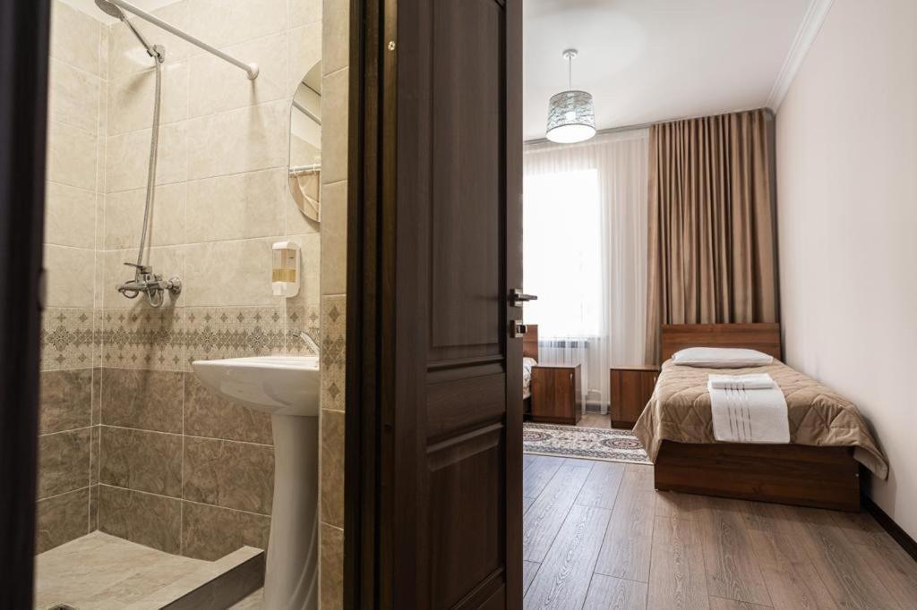 Muras Hotel Каракол Екстер'єр фото